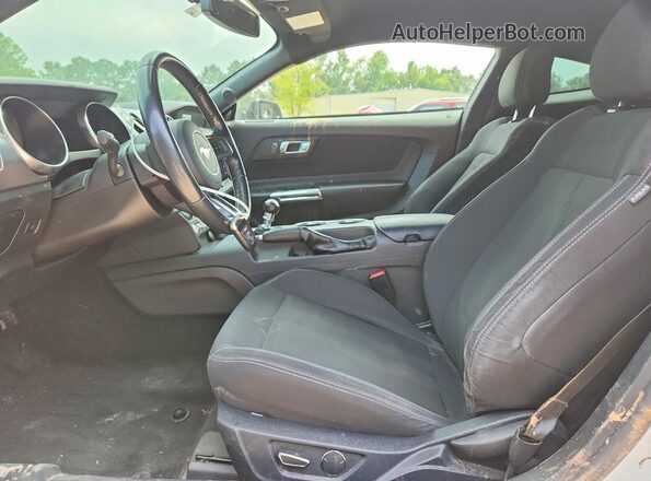 1FA6P8CF5J5153424 2018 FORD MUSTANG White Widok wnętrza z przodu