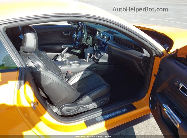 1FA6P8CF8K5115459 2019 FORD MUSTANG Оранжевый Вид салона спереди