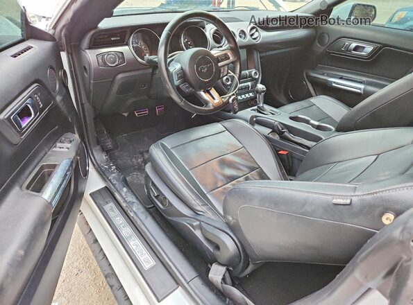 1FA6P8CF8K5122962 2019 FORD MUSTANG White Widok deski rozdzielczej