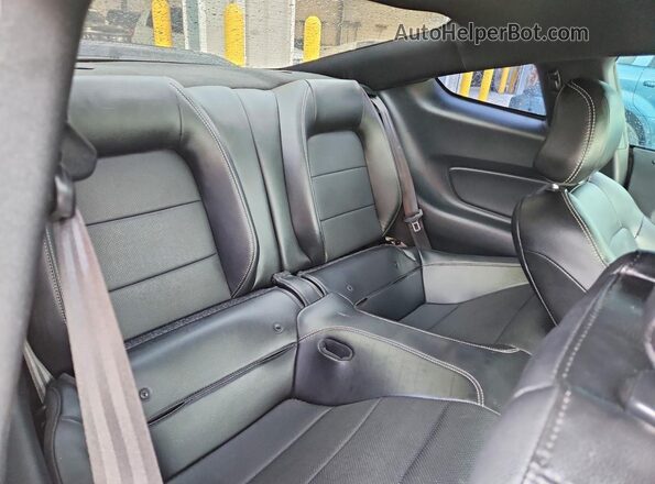 1FA6P8CF8K5122962 2019 FORD MUSTANG White Widok tylnych siedzeń