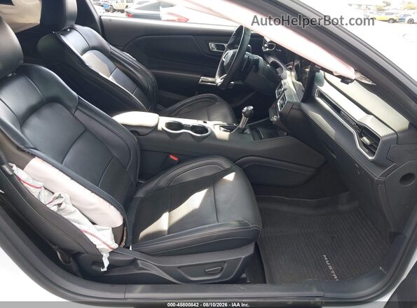 1FA6P8CF8R5428781 2024 FORD MUSTANG White Widok wnętrza z przodu