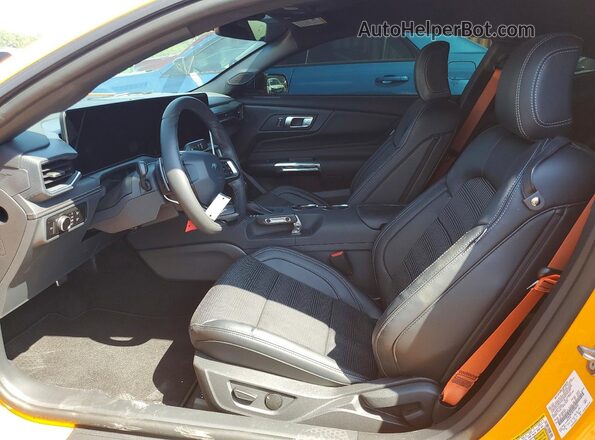1FA6P8CF8T5406626 2026 FORD MUSTANG Orange Vista interior delantera