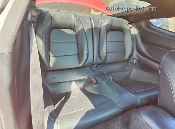 1FA6P8TH0H5254933 2017 FORD MUSTANG Red Widok tylnych siedzeń
