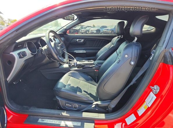 1FA6P8TH0H5254933 2017 FORD MUSTANG Red Widok wnętrza z przodu