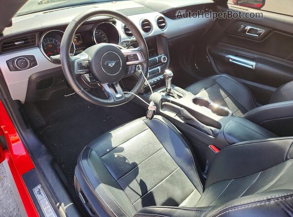 1FA6P8TH0H5254933 2017 FORD MUSTANG Red Widok deski rozdzielczej