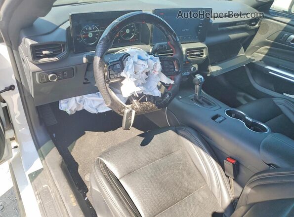 1FA6P8TH0R5136821 2024 FORD MUSTANG Белый Вид панели приборов
