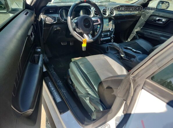1FA6P8TH1H5310703 2017 FORD MUSTANG Белый Вид панели приборов