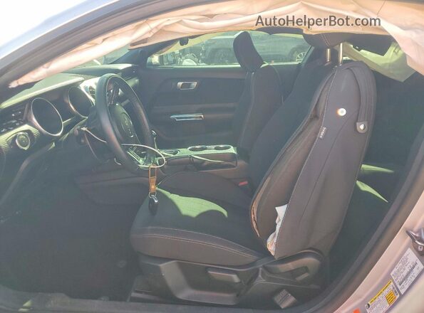 1FA6P8TH1K5142150 2019 FORD MUSTANG Серебряный Вид салона спереди