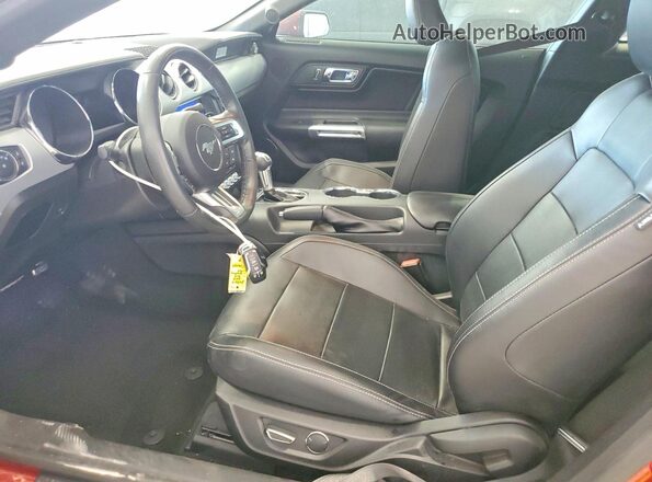 1FA6P8TH2H5286928 2017 FORD MUSTANG Красный Вид салона спереди