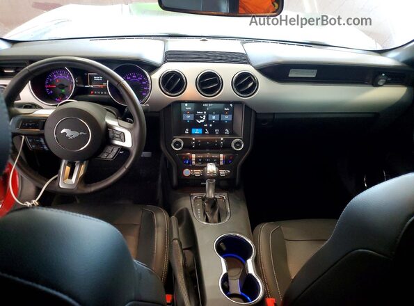 1FA6P8TH2H5286928 2017 FORD MUSTANG Красный Вид панели приборов