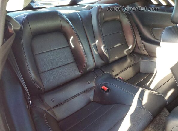 1FA6P8TH2J5107048 2018 FORD MUSTANG Red უკანა სავარძლების ხედი