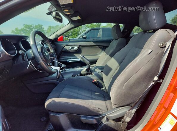 1FA6P8TH2K5108685 2019 FORD MUSTANG Красный Вид салона спереди