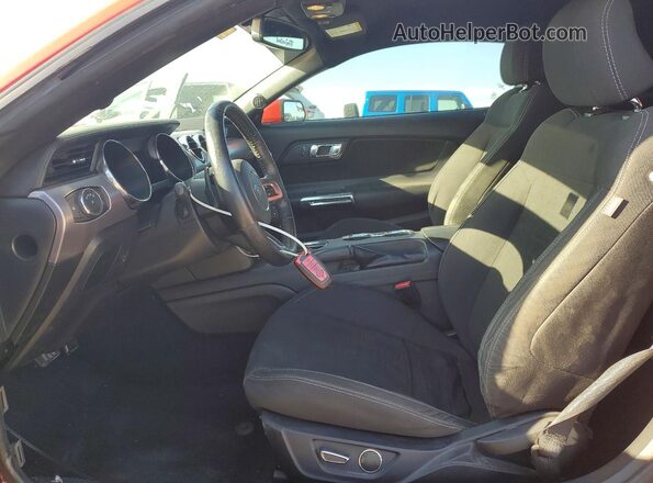 1FA6P8TH3H5213258 2017 FORD MUSTANG Red Widok wnętrza z przodu