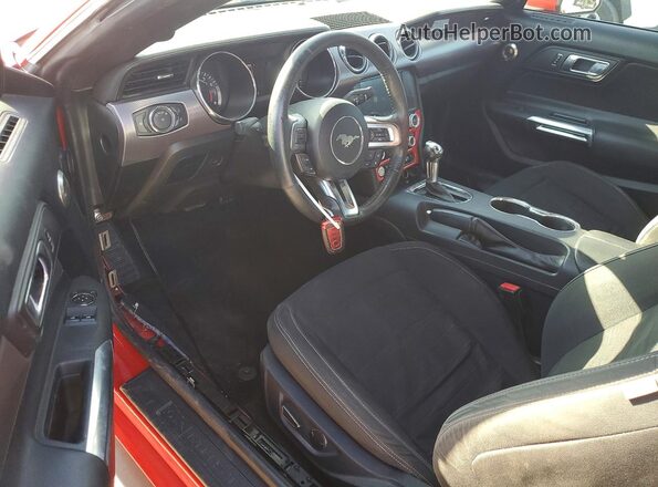 1FA6P8TH3H5213258 2017 FORD MUSTANG Red Widok deski rozdzielczej