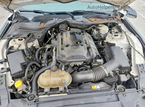 1FA6P8TH4J5107004 2018 FORD MUSTANG White Widok wnętrza z tyłu