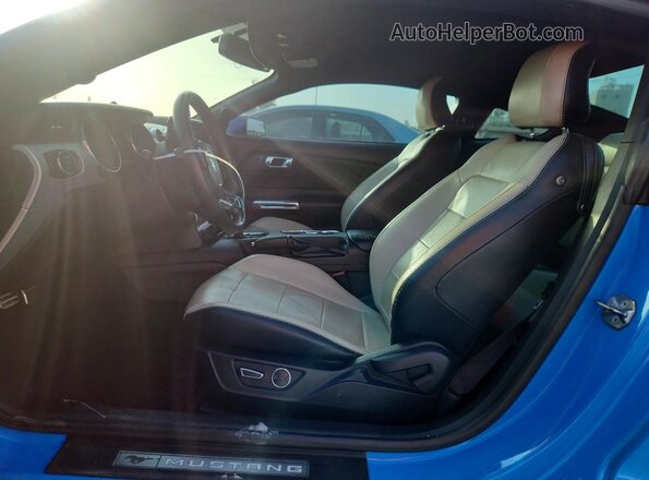 1FA6P8TH5H5282033 2017 FORD MUSTANG Blue Вид салону спереду
