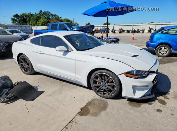 1FA6P8TH5J5108436 2018 FORD MUSTANG Белый Передняя правая четверть