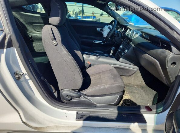 1FA6P8TH5J5108436 2018 FORD MUSTANG Белый Вид задних сидений