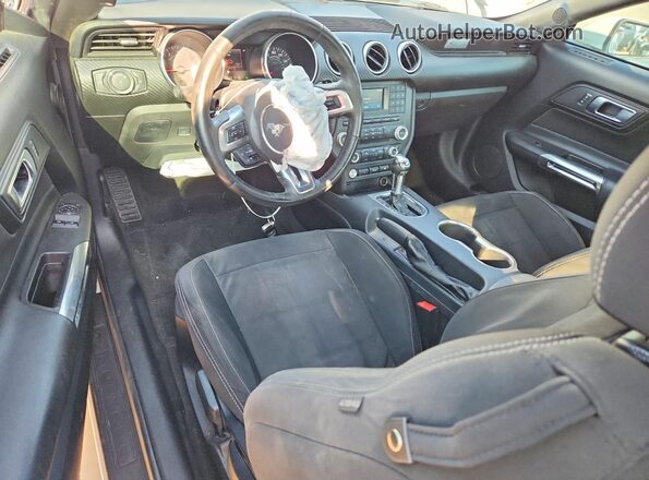 1FA6P8TH5J5108436 2018 FORD MUSTANG Белый Вид панели приборов