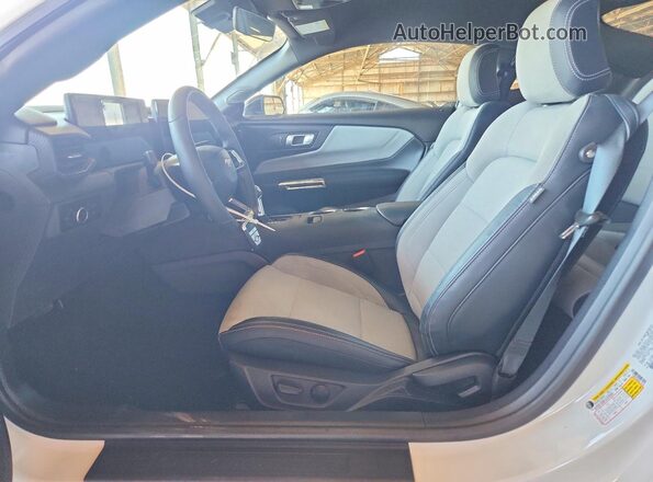 1FA6P8TH5S5113718 2025 FORD MUSTANG White Front interior view