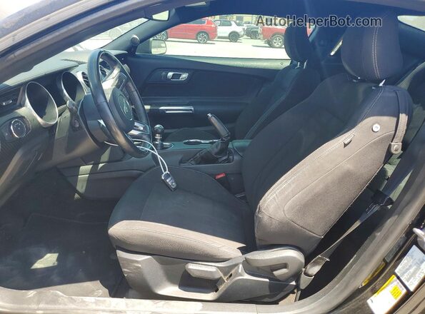 1FA6P8TH6J5183985 2018 FORD MUSTANG Черный Вид салона спереди