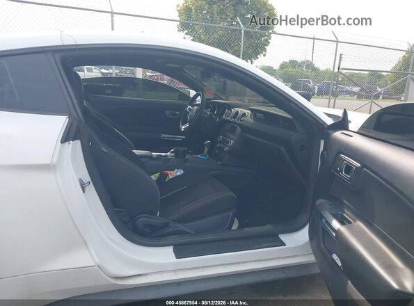 1FA6P8TH7K5133369 2019 FORD MUSTANG Белый Вид салона спереди