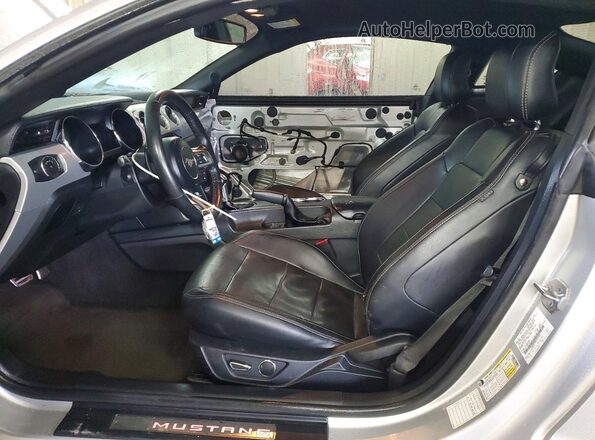 1FA6P8TH8H5227432 2017 FORD MUSTANG Silver Vista interior delantera