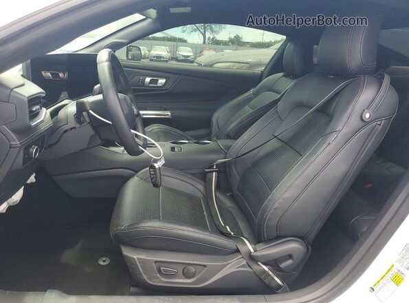 1FA6P8TH9S5129176 2025 FORD MUSTANG White Vista interior delantera