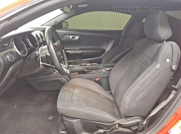 1FA6P8THXL5176024 2020 FORD MUSTANG Red Widok wnętrza z przodu