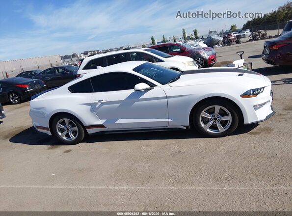 1FA6P8THXN5140577 2022 FORD MUSTANG White Widok wnętrza 360 stopni