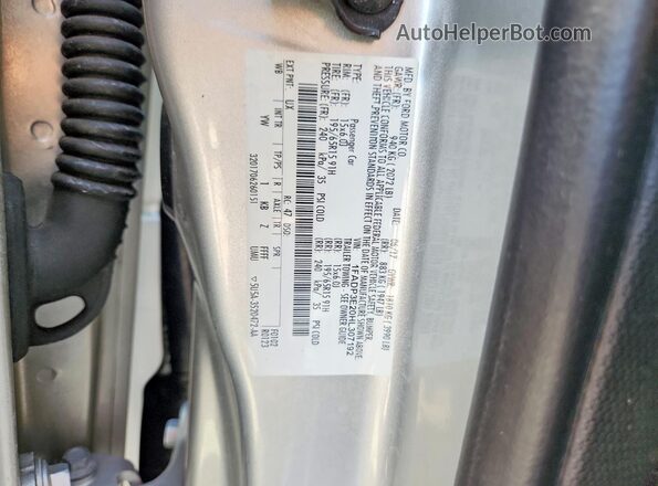 1FADP3E20HL307192 2017 FORD FOCUS Silver Vista del compartimento del motor