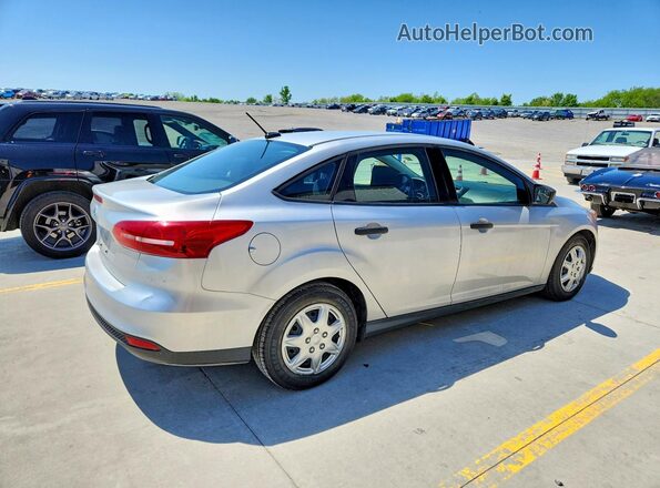 1FADP3E21JL223114 2018 FORD FOCUS Серебряный Задняя правая четверть
