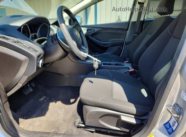 1FADP3E21JL223114 2018 FORD FOCUS Серебряный Вид салона спереди