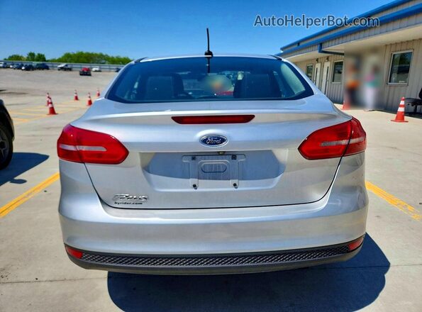 1FADP3E21JL223114 2018 FORD FOCUS Серебряный Вид сзади