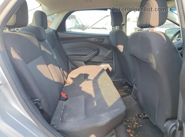 1FADP3E25HL328958 2017 FORD FOCUS Blue Հետևի նստատեղերի տեսք