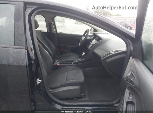 1FADP3E26HL213740 2017 FORD FOCUS Blue Вид салону спереду