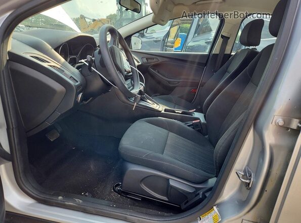 1FADP3E26HL335675 2017 FORD FOCUS Silver Вид салону спереду