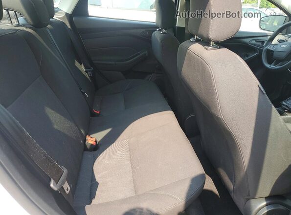 1FADP3E27GL402847 2016 FORD FOCUS White Rear seats view