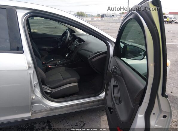 1FADP3E28GL366019 2016 FORD FOCUS Silver Սալոնի դիմացի տեսք