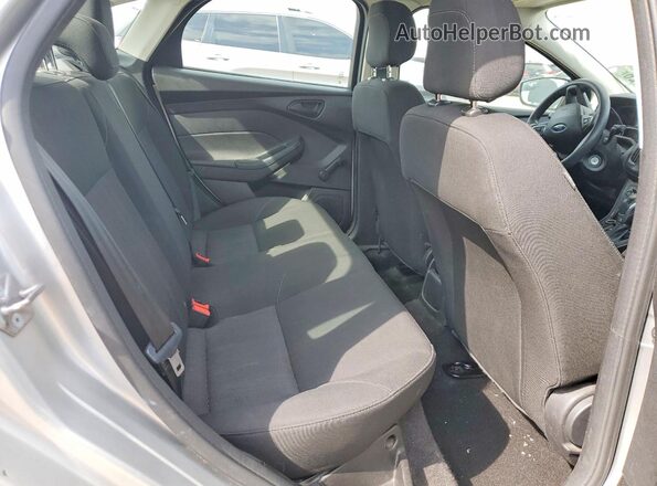 1FADP3E29HL270076 2017 FORD FOCUS Silver Հետևի նստատեղերի տեսք