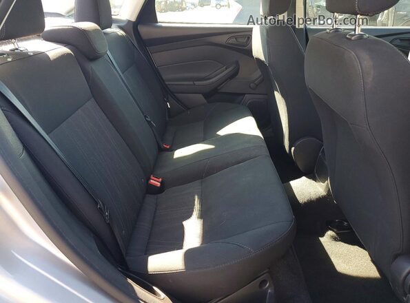 1FADP3E29HL325643 2017 FORD FOCUS Silver Հետևի նստատեղերի տեսք