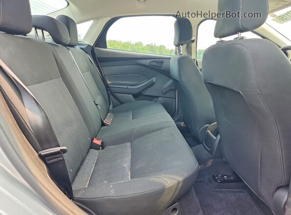 1FADP3E2XHL269230 2017 FORD FOCUS Silver უკანა სავარძლების ხედი