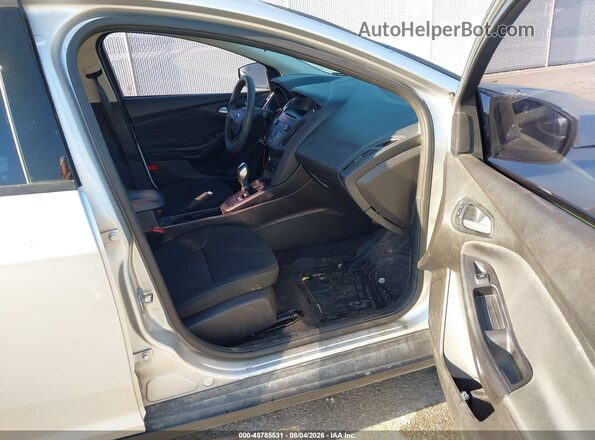 1FADP3F20GL214315 2016 FORD FOCUS Silver Вид салону спереду