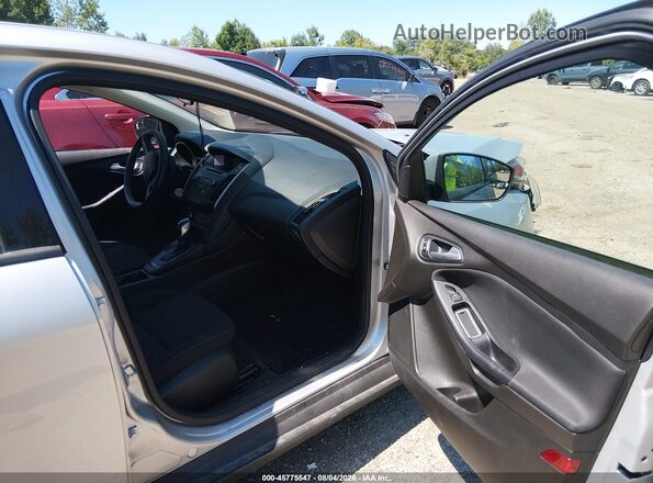 1FADP3F20GL365848 2016 FORD FOCUS Серебряный Вид салона спереди