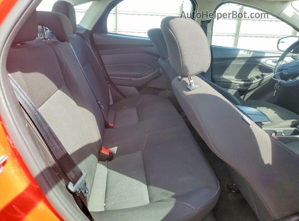 1FADP3F20HL331491 2017 FORD FOCUS Красный Вид задних сидений