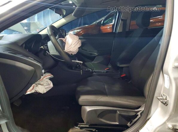 1FADP3F20JL328659 2018 FORD FOCUS Silver Vista interior delantera