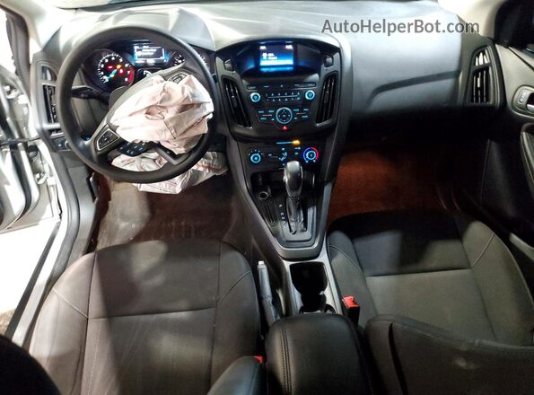 1FADP3F20JL328659 2018 FORD FOCUS Silver Vista del salpicadero