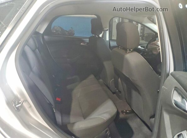 1FADP3F20JL328659 2018 FORD FOCUS Silver Vista de los asientos traseros