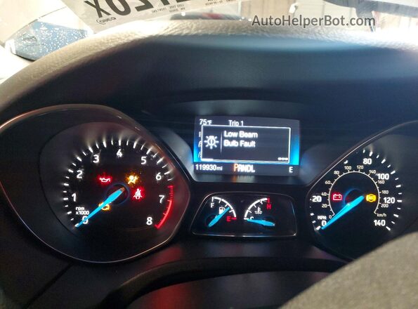 1FADP3F20JL328659 2018 FORD FOCUS Silver Vista del cuadro de instrumentos