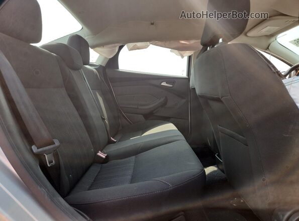 1FADP3F21GL200858 2016 FORD FOCUS Silver Հետևի նստատեղերի տեսք